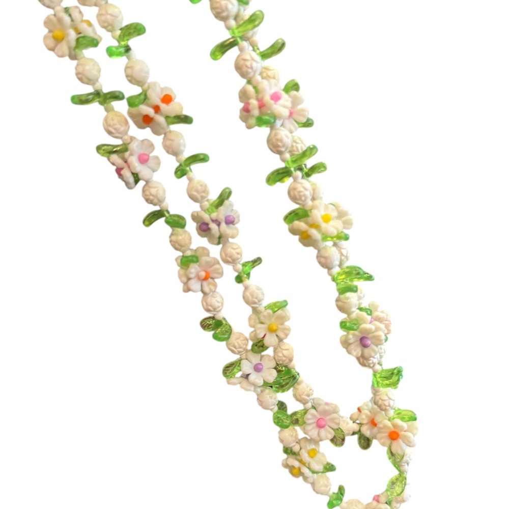 Floral Vintage Plastic Flowers 1960s/1970s Beaded Necklace